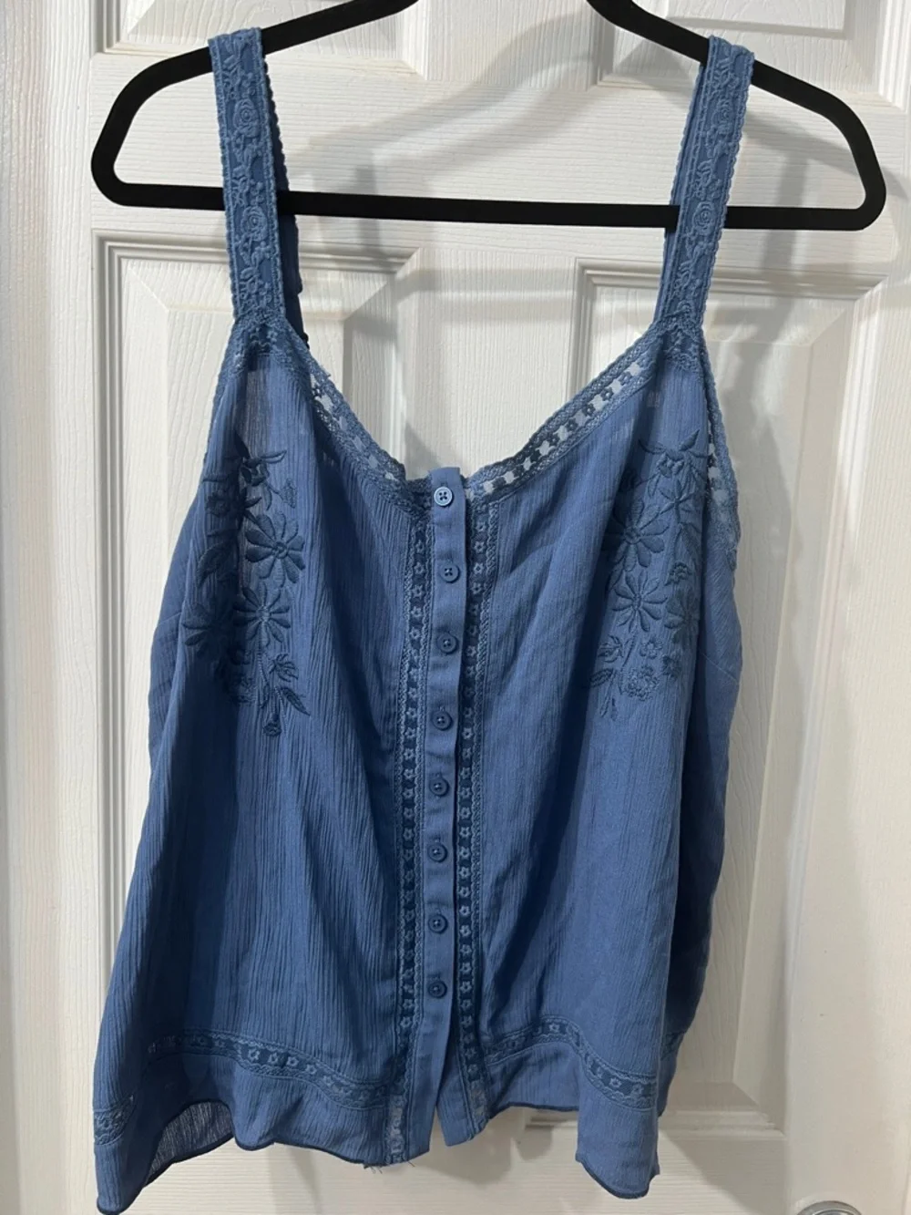 Torrid Blue Button-Front Embroidered Camisole Size 0 - Picture 2 of 4